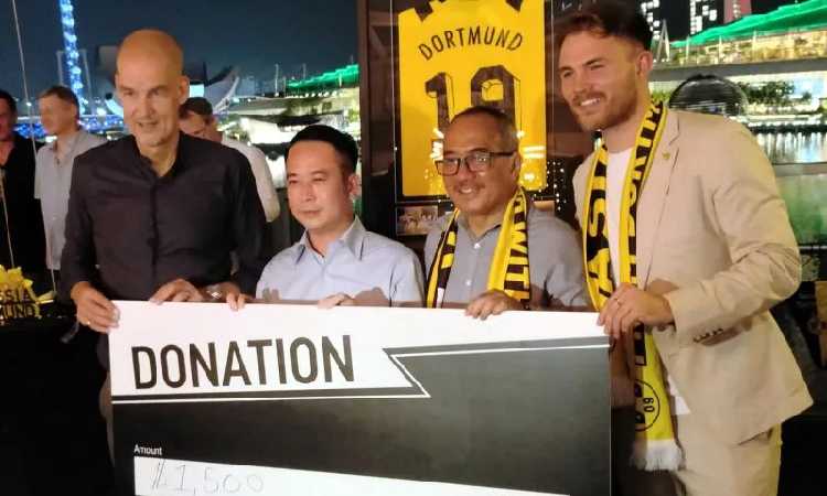 Lelang Jersey Brandt, Dortmund Donasikan 1.500 Dolar AS ke Korban Tragedi Kanjuruhan