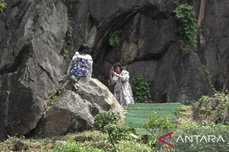 Lepas Penat Lewat Keindahan Alam Taman Batu Lawang Cirebon