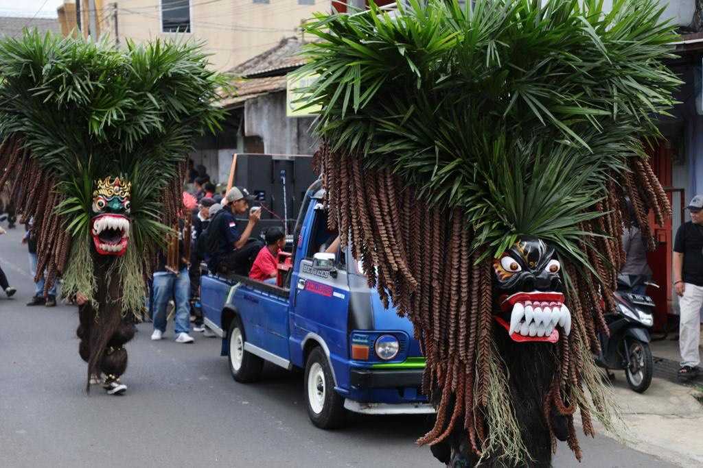 Lestarikan Kesenian Tradisional, Ganjar Muda Padjajaran Gelar Pawai Bebegig Sukamantri