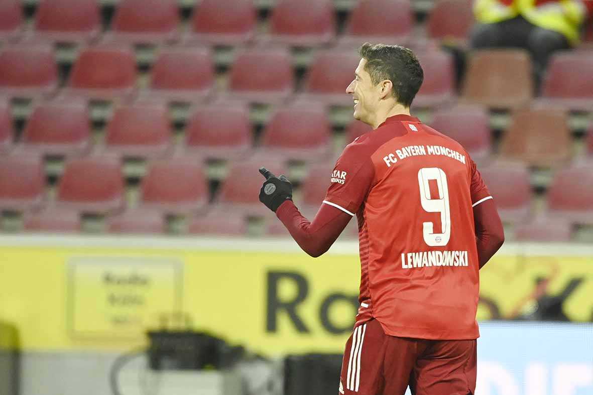 Lewandowski Cetak Gol ke-300 di Bundesliga