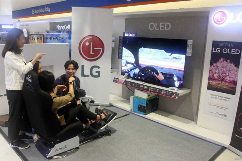 LG OLED Gaming Experience Zone 1