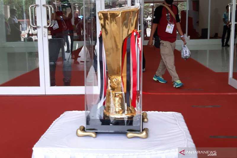 LIB: Warna Emas Trofi Piala Menpora Tanda Kemenangan