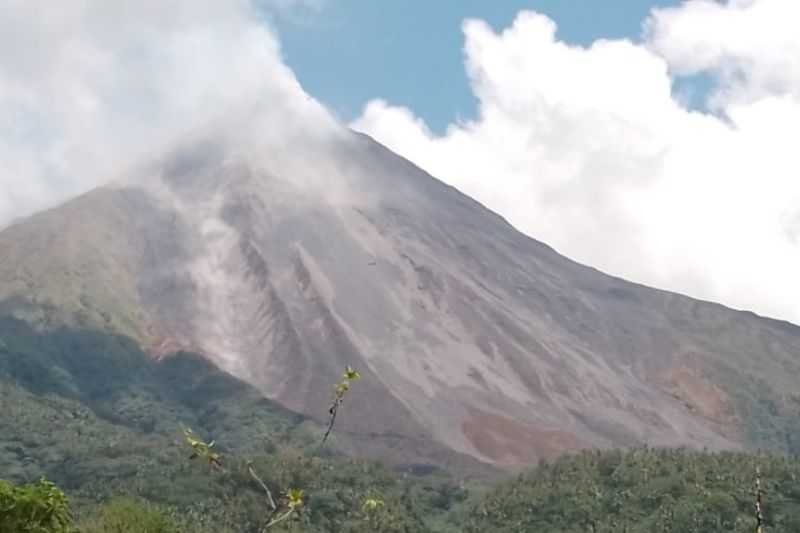 Lima desa di Sitaro Rawan Dampak Awan Panas Guguran Gunung Karangetang