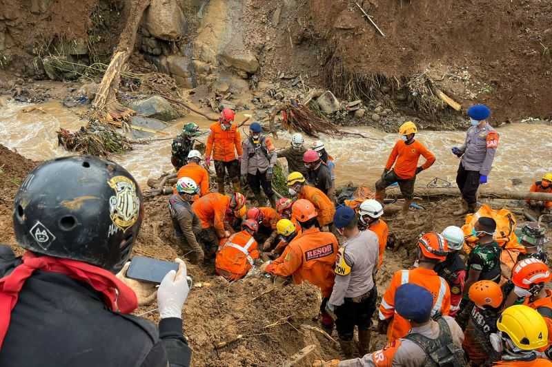 Lima Jenazah Korban Gempa Tertimbun Longsor Berhasil Dievakuasi