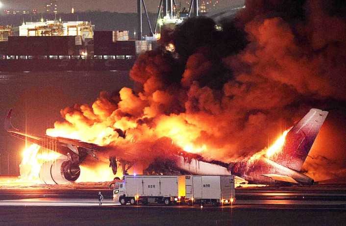 Lima Orang Tewas dalam Tabrakan Pesawat di Bandara Tokyo