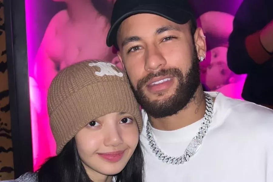 Lisa Blackpink dan Neymar Jr Saling Unggah Foto Mengejutkan dalam Foto di Paris