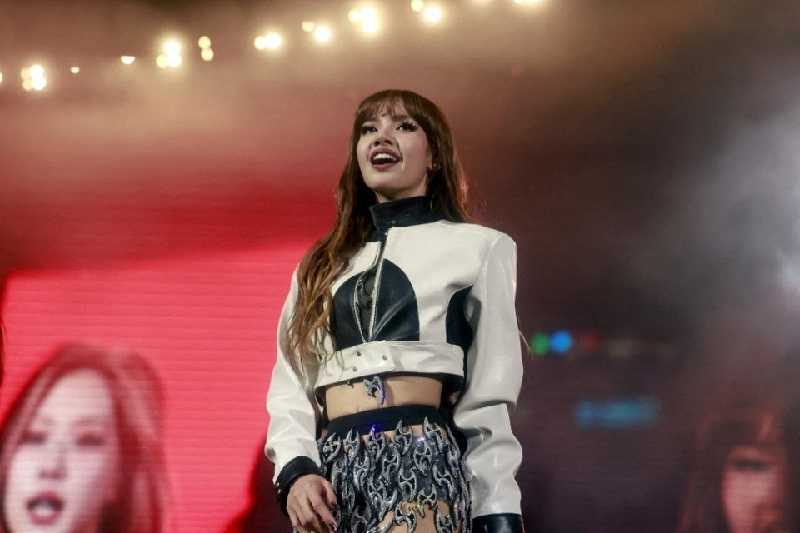 Lisa Tepis Kekhawatiran BLACKPINK Bubar: 'Kami akan Terus Maju, Itu Pasti'