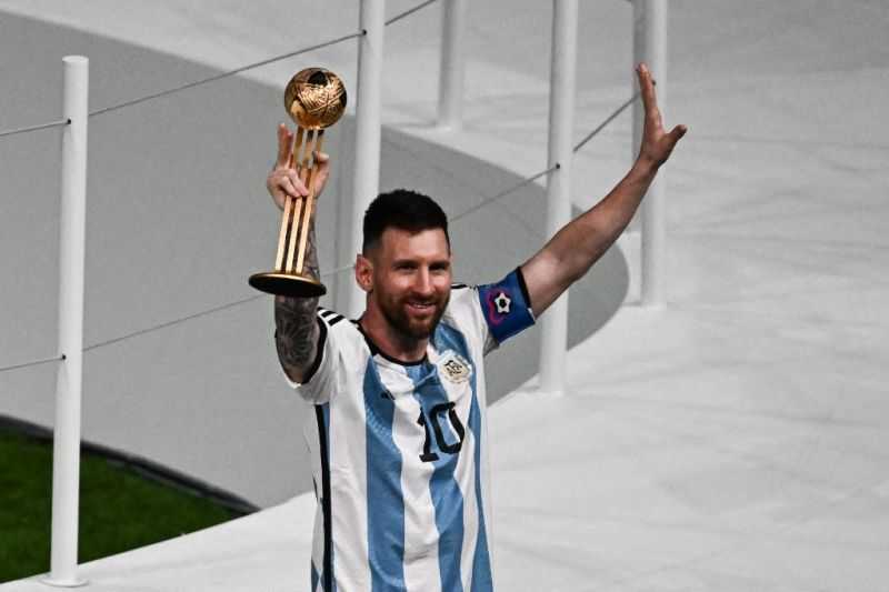 Luar Biasa, Foto Lionel Messi Angkat Trofi Piala Dunia Pecahkan Rekor 'Like' Instagram