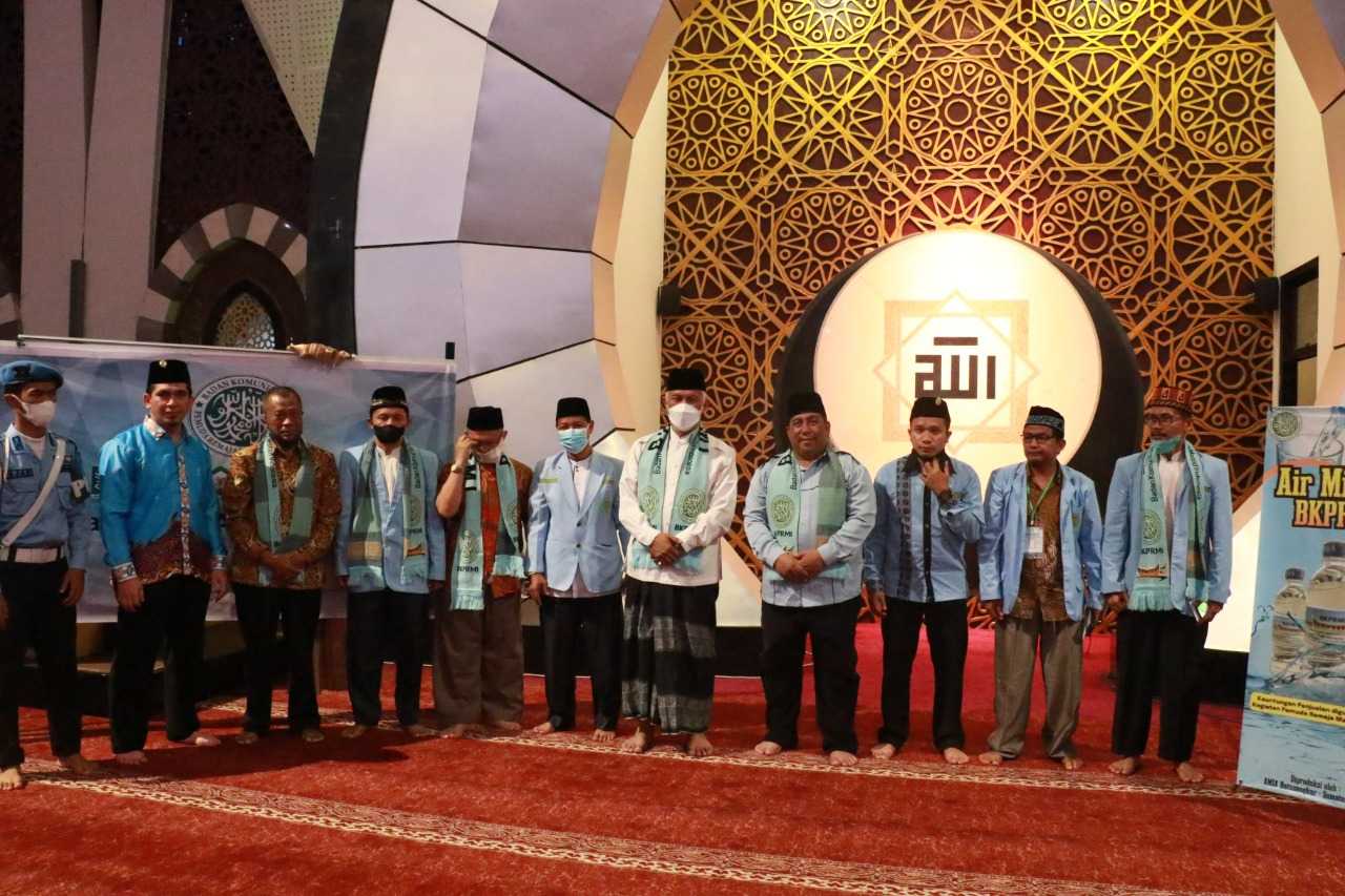 Luar Biasa, Gubernur Sumbar Luncurkan Program Pemuda Kembali ke Surau dan Air Minerap Berlogo Masjid Raya Sumbar