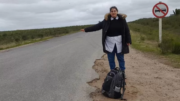 Luar Biasa! Guru Perempuan Ini Rela Tempuh Perjalanan 200 KM Pulang-Pergi Tiap Hari Demi Mengajar Dua Siswa