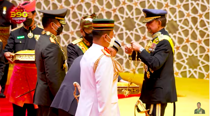 Luar Biasa, Jenderal Andika Perkasa Terima Penghargaan Darjah Paduka Keberanian Laila Terbilang Yang Amat Gemilang Darjah Pertama