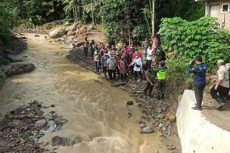 Luar Biasa, Mensos Antar Bantuan Kemanusiaan ke Lereng Sibolangit