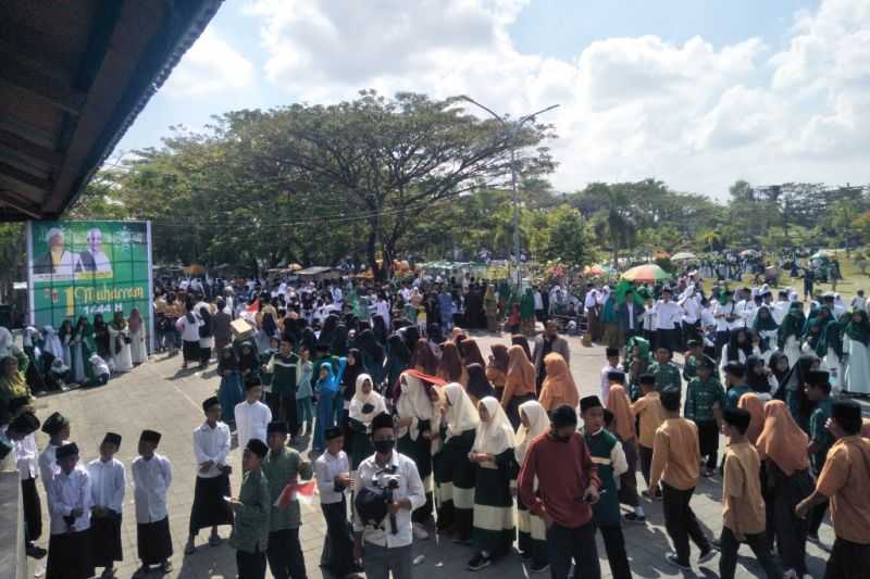 Luar Biasa Meriah, Ribuan Santri Ramaikan Pawai Ta'aruf Sambut Tahun Baru Islam di Daerah Ini