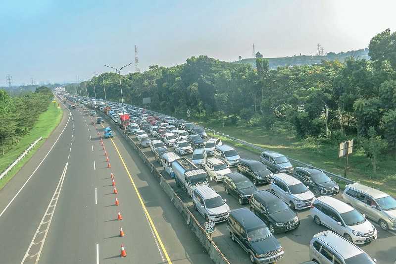 MACET MENUJU KAWASAN PUNCAK