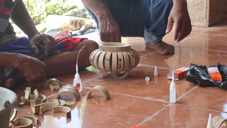 Mahasiswa UNY Edukasi Warga Desa Wisata Sodo Menjadi Sentra Ekonomi Kreatif Kerajinan