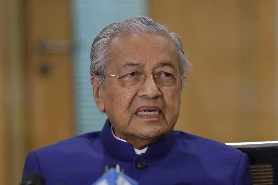 Mahathir: Mantan PM Najib Razak Harus Dihentikan