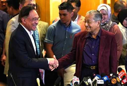 Mahathir Mohamad Ucapkan Selamat kepada Anwar Ibrahim
