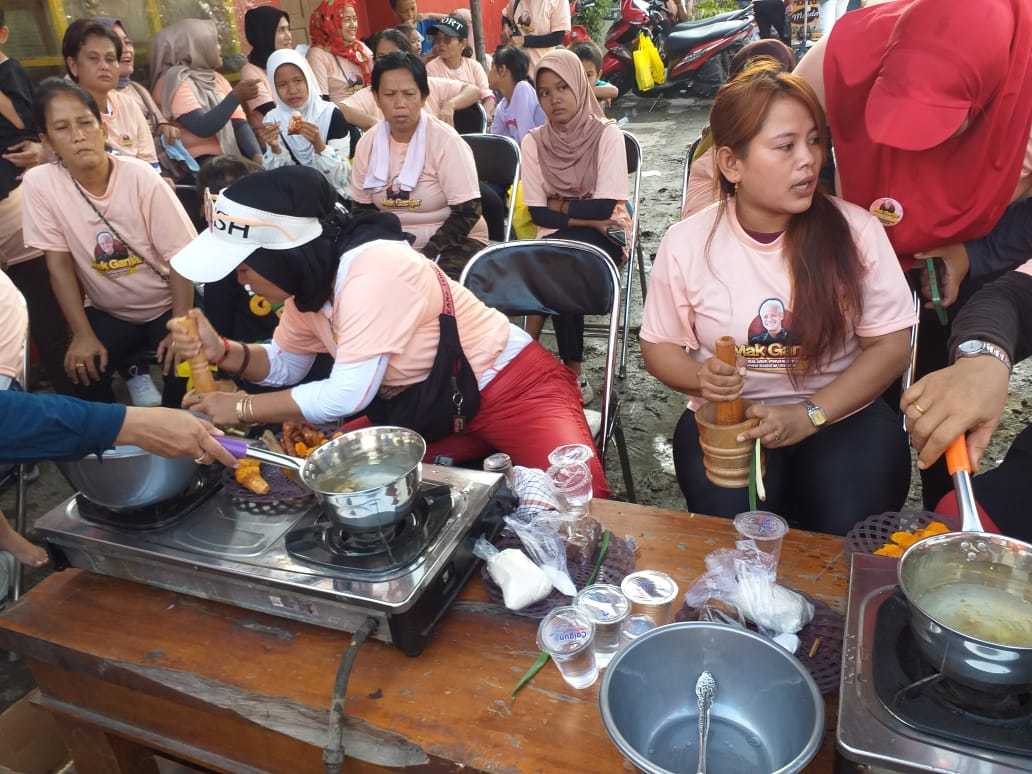 Mak Ganjar Jabar Ajarkan Ibu-Ibu Cirebon Membuat Jamu Tradisonal 3