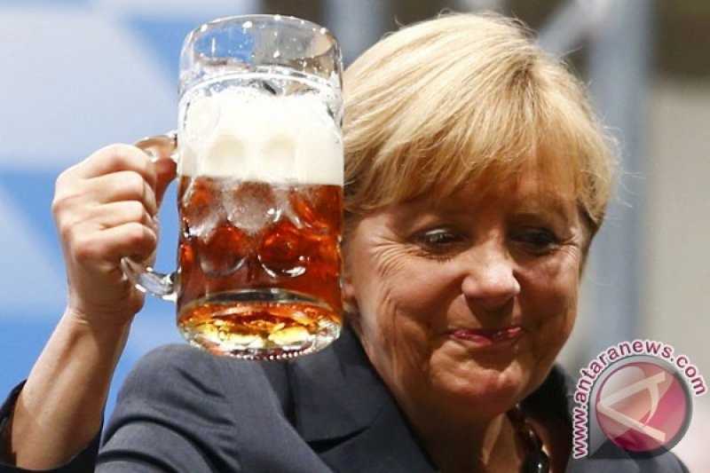 Makin Memanas, Merkel Sebut Jerman Harus Fokus Evakuasi 10.000 Orang dari Afghanistan