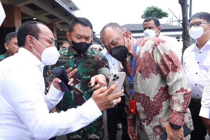 Makin Menampilkan Kecanggihan untuk Bertugas, TNI AD Terima Alat Komunikasi SOTM dari Kemhan Berupa MANPACK hingga Mobil Jammer