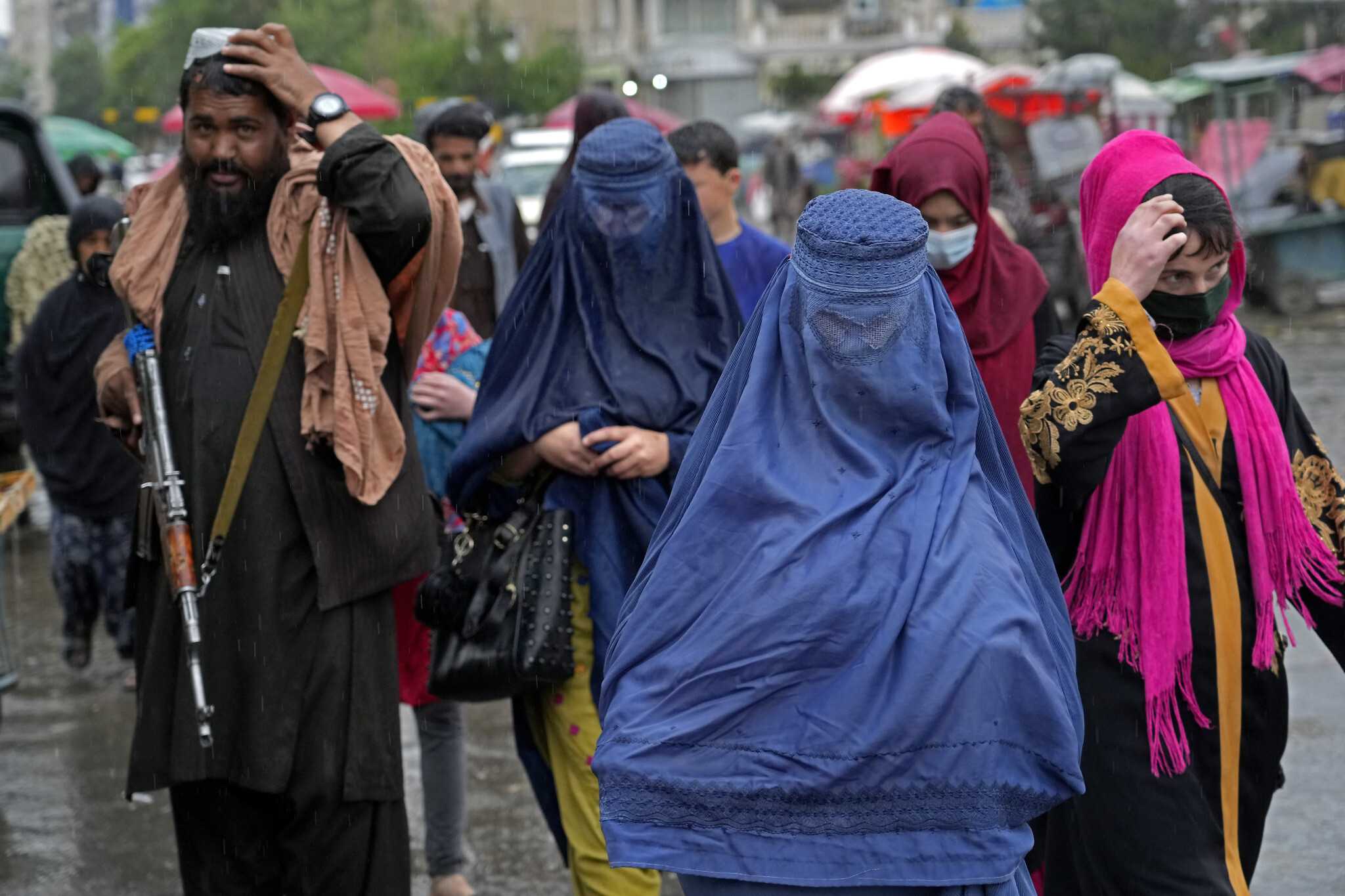 Makin Mengerikan! Janji Bakal Bikin Sistem Pemerintahan Terbuka, Taliban Buat Perempuan Afghanistan Kian Sulit di Hal Vital Ini