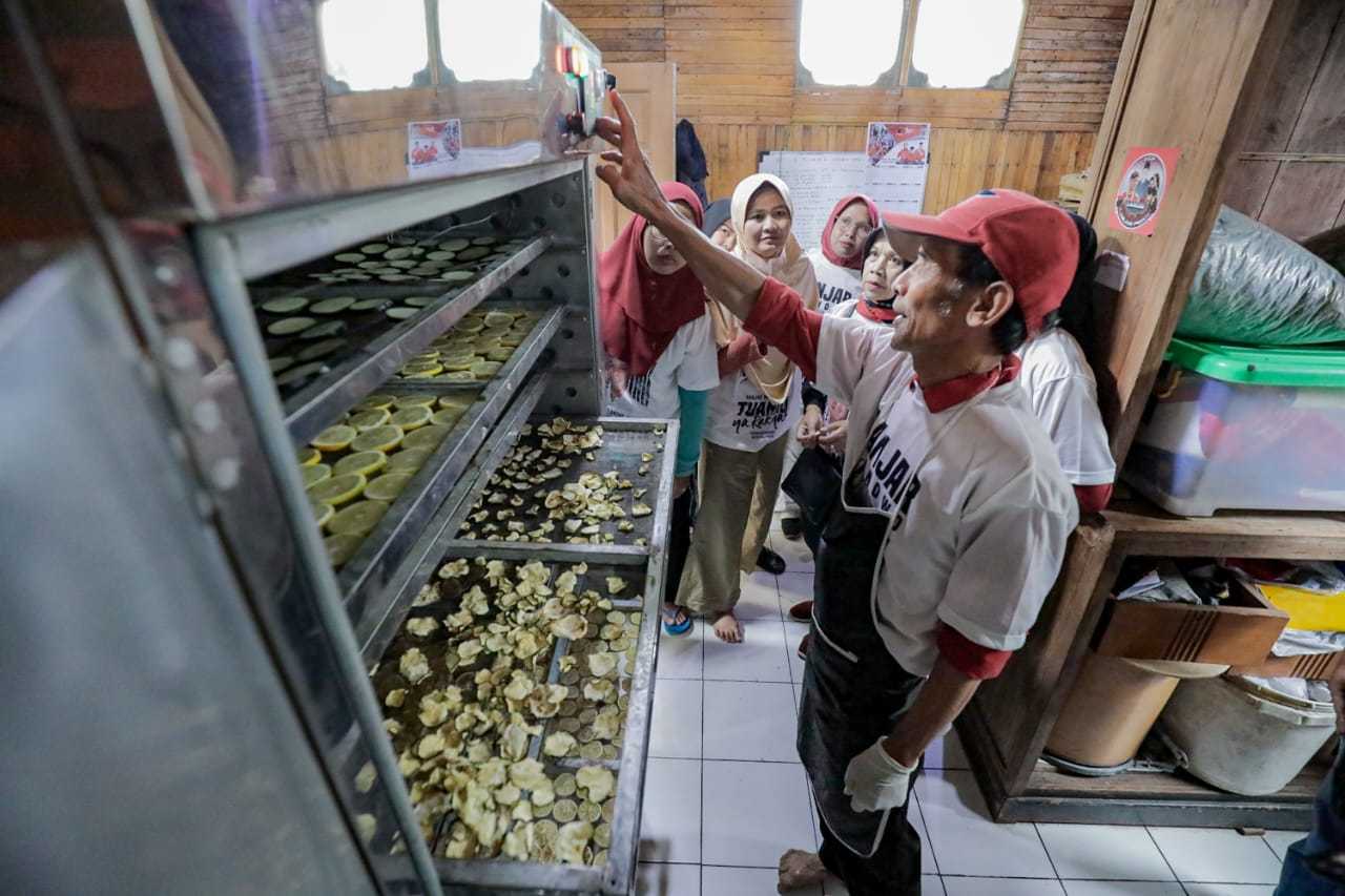 Maksimalkan Potensi Alam, Ganjar Sejati Dorong Petani Dongkrak Ekonomi Daerah lewat Pelatihan Mengolah Lemon Kering di Bandung Barat