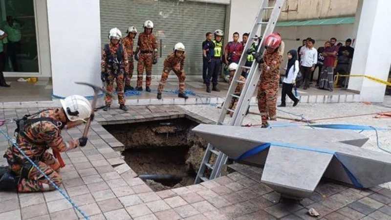 Malaysia Ungkap Penyebab Jalan Ambles yang Menelan Turis India