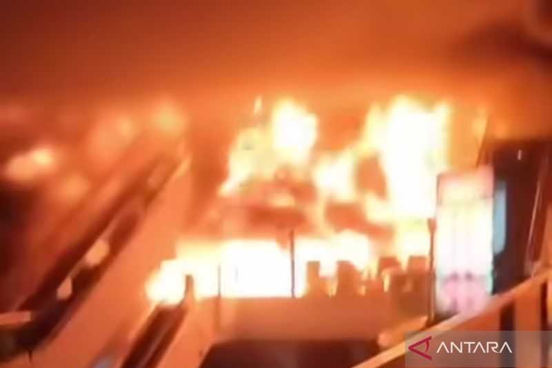 Mall Citraland Terbakar Jumat Dini Hari, 16 Armada Damkar Dikerahkan