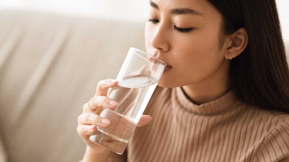 Mampu Menjaga Kesehatan Kulit, Ini Manfaat Minum Air Putih di Pagi Hari