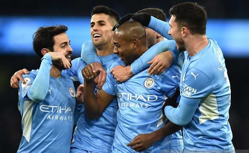 Manchester City Tundukkan 10 Pemain Wolverhampton