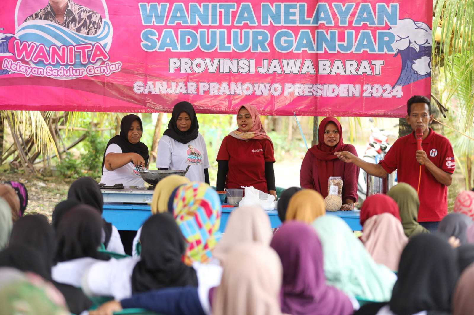 Manfaatkan Potensi Pesisir, Wanita Nelayan Sadulur Ganjar Ciptakan Produksi Keripik Kelapa