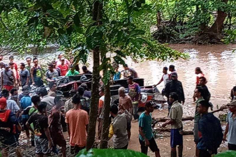 Mantan Kades di Sumbawa Hilang Terseret Banjir Bersama Mobilnya