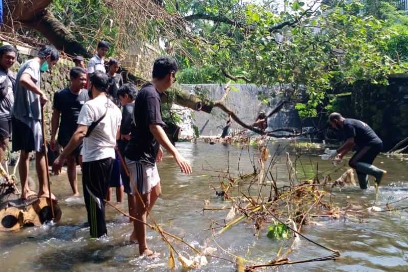 Mantap Aksi Ini Patut Ditiru, Ratusan Warga Sleman Bersihkan Sungai Serentak di 10 Titik