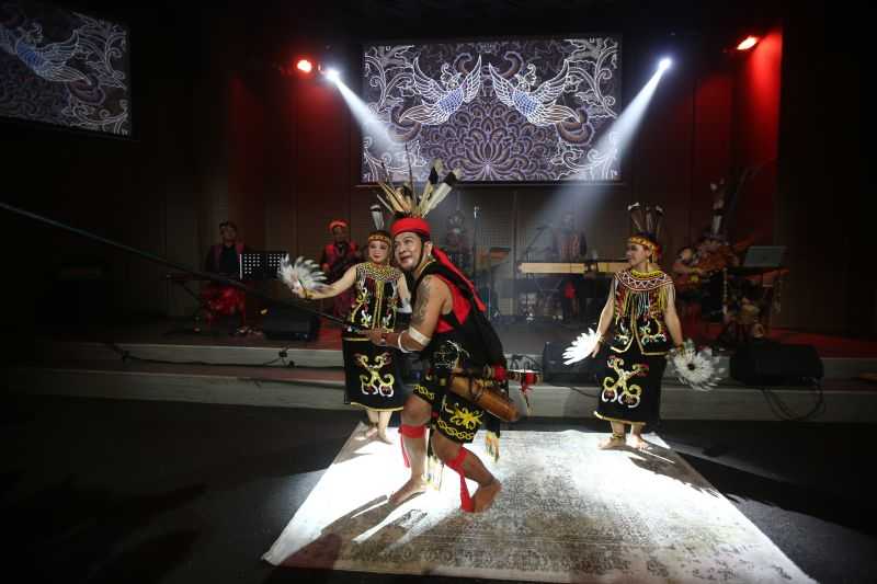 Mantap Membanggakan, Suara Harmoni Kalimantan Suguhkan Kekayaan Budaya Pulau Borneo