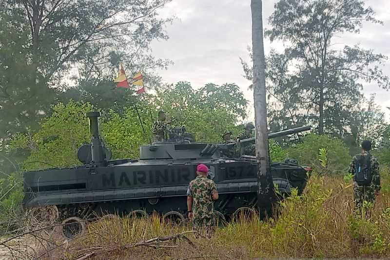 Marinir TNI AL Berlatih Pendaratan Amfibi di Belitung