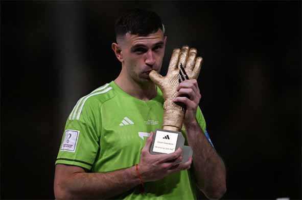 Martinez Salah Satu Nominasi Kiper Terbaik FIFA