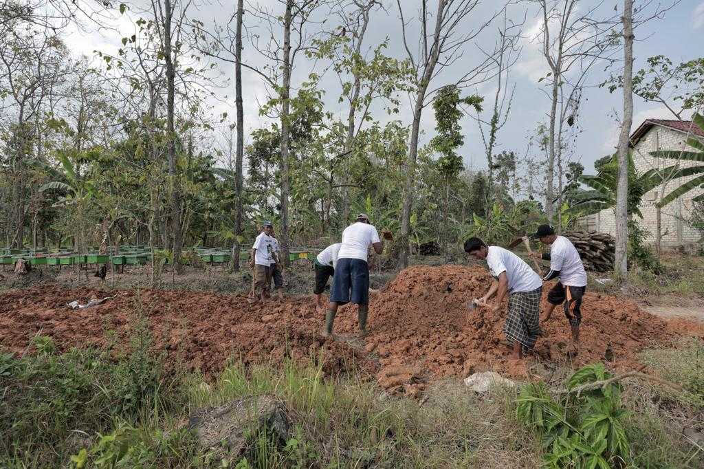 Masyarakat Bahagia dan Bersyukur Kiai Muda Ganjar Perbaiki Jalan Penghubung Desa 3