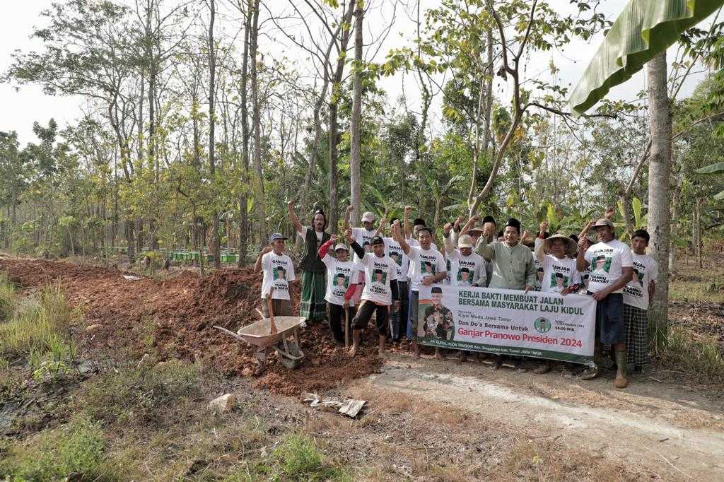 Masyarakat Bahagia dan Bersyukur Kiai Muda Ganjar Perbaiki Jalan Penghubung Desa 4