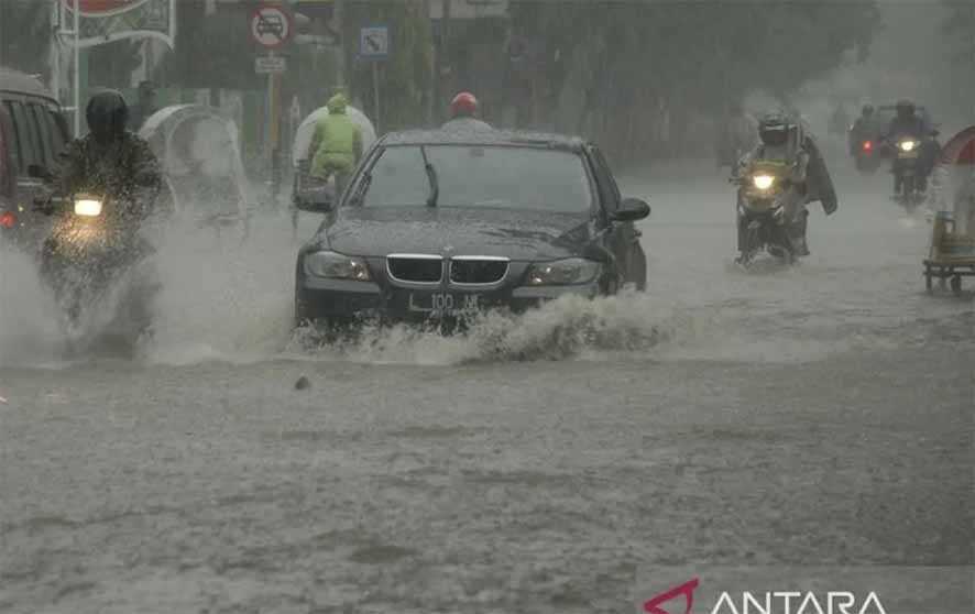 Masyarakat Diminta Waspadai Potensi Hujan Badai