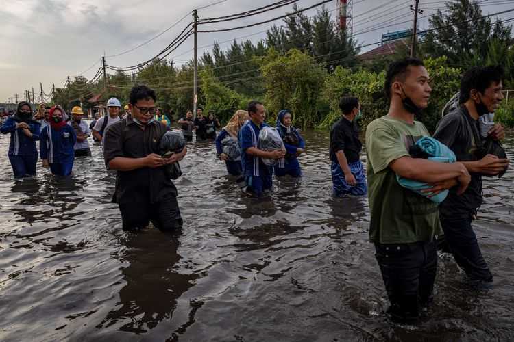 Masyarakat Harus Tahu! BMKG Sebut Fenomena Perigee Memperparah Banjir Rob Menakutkan di Pesisir Jawa Tengah