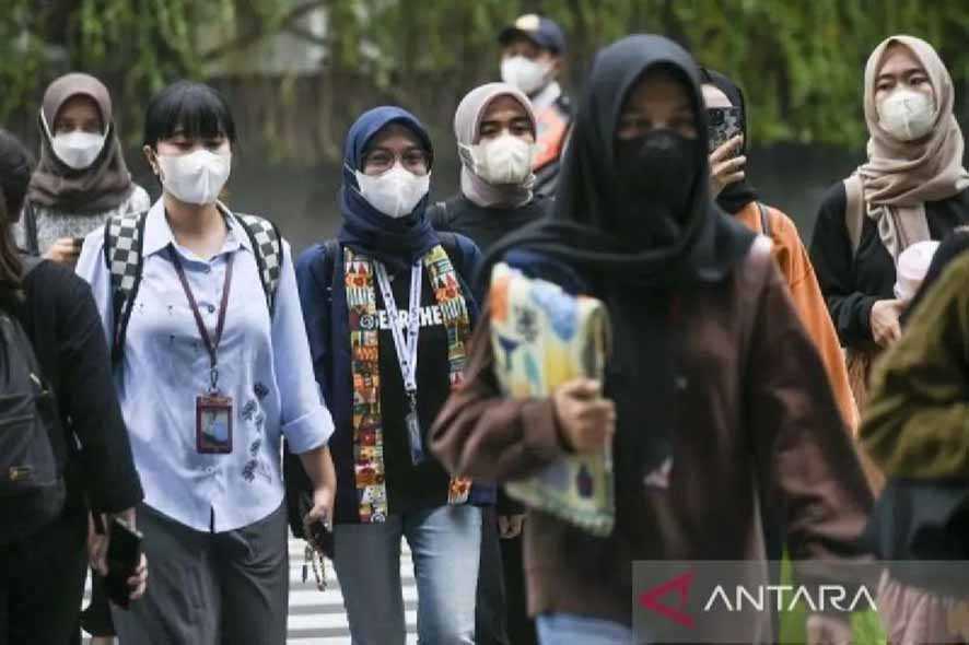 Masyarakat Perlu Kembali Pakai Masker Saat Berada di Kerumunan 