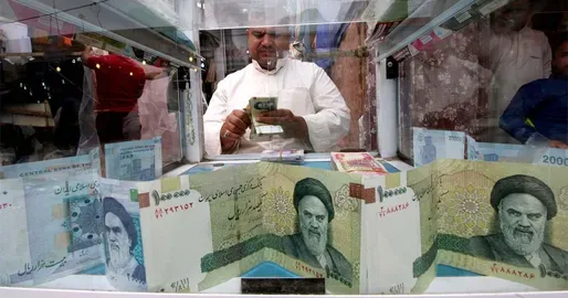 Mata Uang Iran Jatuh ke Level Terendah dalam Sepanjang Sejarah terhadap Dolar AS