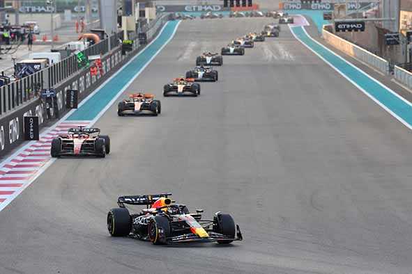 Max Verstappen Tutup Musim F1 Spektakuler