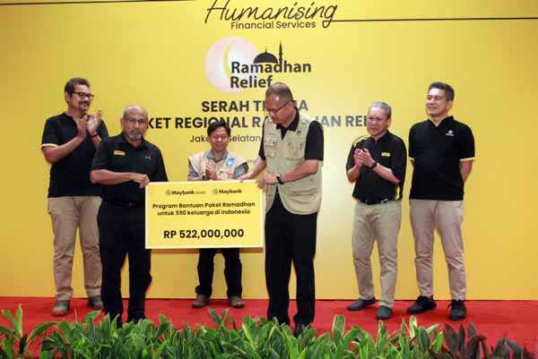 Maybank Islamic dan UUS Maybank Indonesia Gelar Program Regional Ramadhan Relief 2