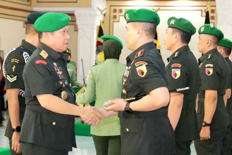 Mayjen TNI Rafael Pimpin Sertijab Pejabat Strategis Kodam V/Brawijaya