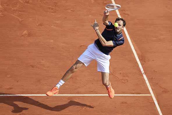 Medvedev Bertemu Zverev di Babak 16