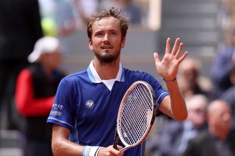 Medvedev Lolos ke Babak Ketiga French Open