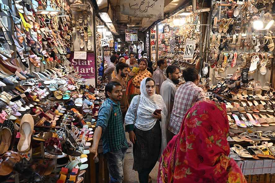 Melambungnya Inflasi Kendurkan Semangat Liburan Idul Fitri di Pakistan