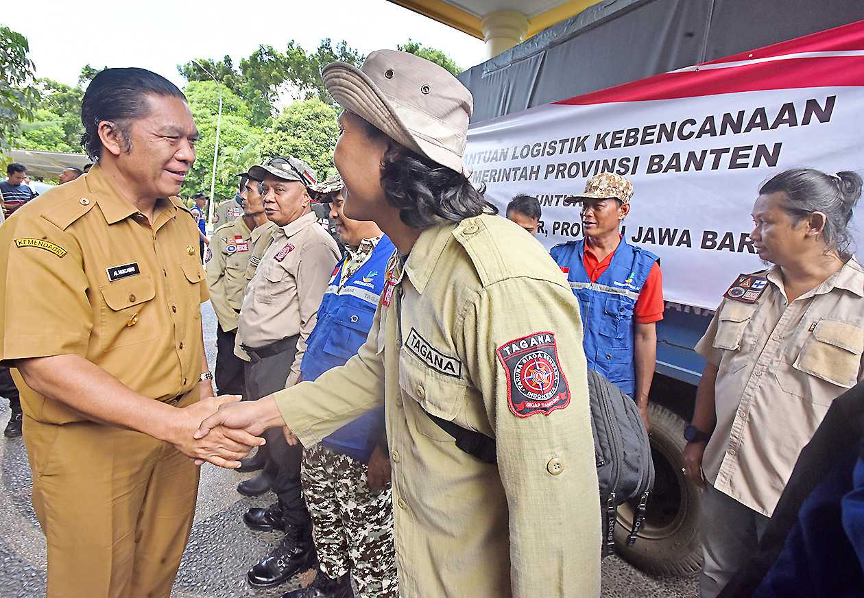 Melepas Relawan