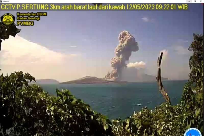 Meletus Lagi, Gunung Anak Krakatau Lontarkan Abu Setinggi 2.500 Meter